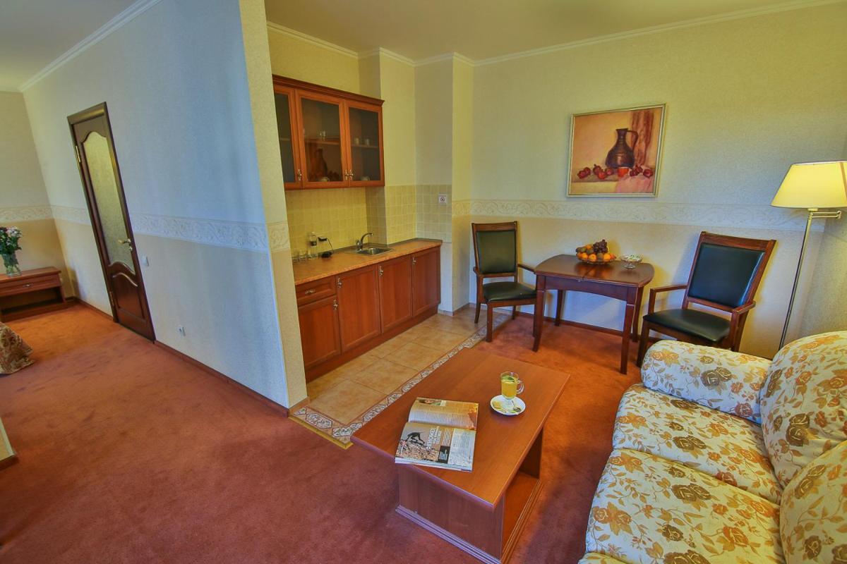 Ukraina Hotel Cherkasy Exterior photo