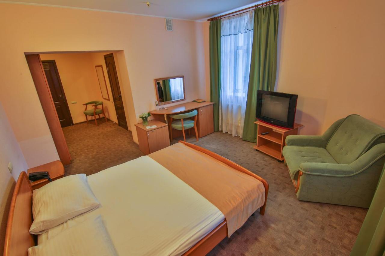 Ukraina Hotel Cherkasy Exterior photo